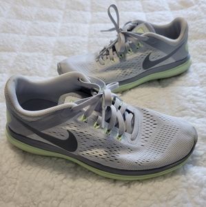 Nike women's shoes size 5.5